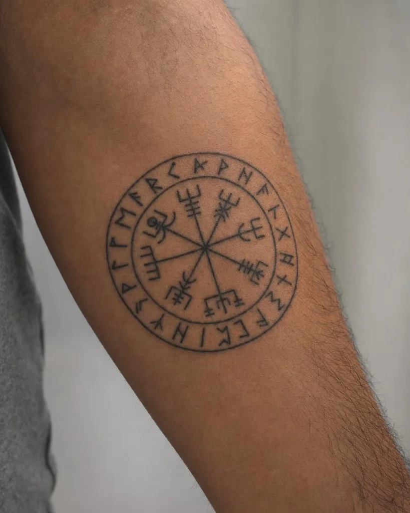 Vegvisir - předloktí